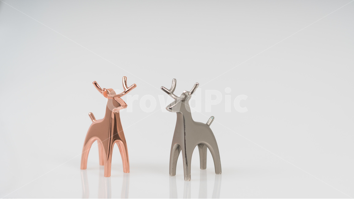 심리학,생활,커플,사슴,동상,골드,실버,함께,사랑,노루,금속,럭셔리,동물,뿔,반사,빤짝,광채,쥬얼리,루돌프,크리스마스,아웃포커싱,보석,귀금속,귀여운,액세서리,장식품,백그라운드,deer,christmas,reindeer,animal,winter,white,isolated,holiday,cartoon,snow,illustration,elk,xmas,silhouette,decoration,santa,antler,mammal,nature,cute,rudolph,art,caribou,wildlife,wild,buck,brown,animals,antlers,stag,hunting,moose,사물,물건,오브젝트,thing,object,matter