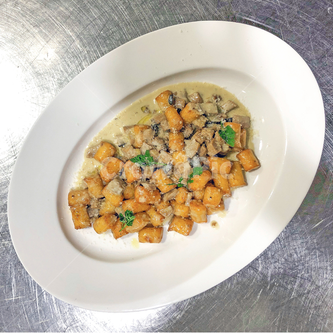 seoul,food,pasta,polenta,gorgonzola,italian,bistro,testing,menu,new,dish,plate,cream,서울,비스트로,신메뉴,고르곤졸라,폴렌타,파스타,튀김,이탈리안,서양식,양식,음식,식재료,요리,food,cook,meal,dishes,food reserves,양식,서양음식,서양요리,western food,western dishes,western meal,western cook