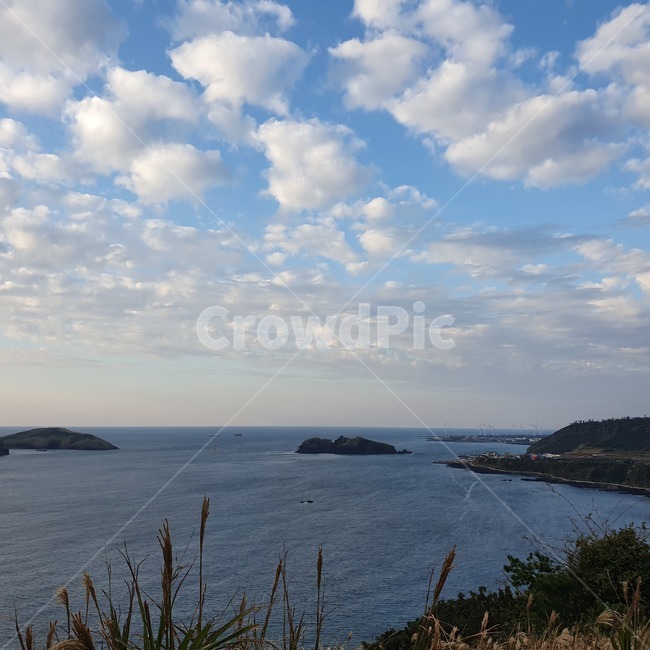 outdoors,옥외,land,나라,nature,자연,shoreline,해안선,water,물,sea,바다,ocean,하늘,구름,sky