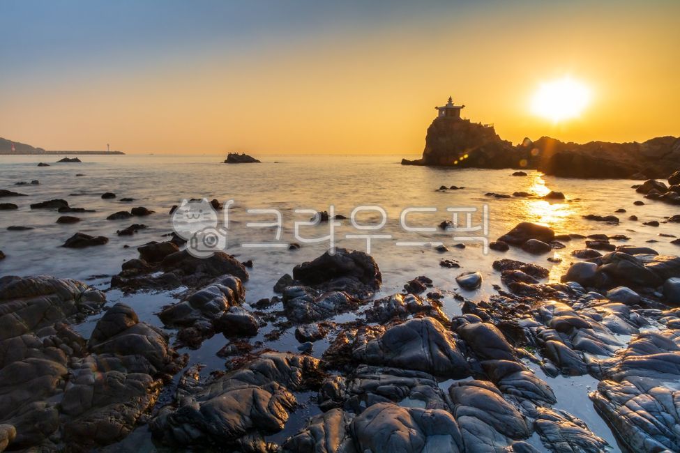 오랑대,오랑대공원,용왕단,일출,공원,일몰,바다,물,해변,해안,암석,태양,오랜지빛,노란,기장군,부산시,sunrise,flare,light,sunlight,water,sea,rock,부산