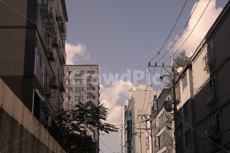 빌라,건물,구름,전깃줄,담장,하늘,도시,어반,city,urban,building,sky,cloud,건축물,건물외관,exterior,building,structure,architecture,construction