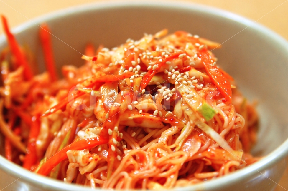 비빔국수,국수,면,면류,면음식,음식,한식,그릇,깨,야채,오이,분식,간식,음식,식재료,요리,food,cook,meal,dishes,food reserves,면류,면요리,noodles,한식,한국음식,한국요리,korean food,korean dishes,korean meal,korean cook
