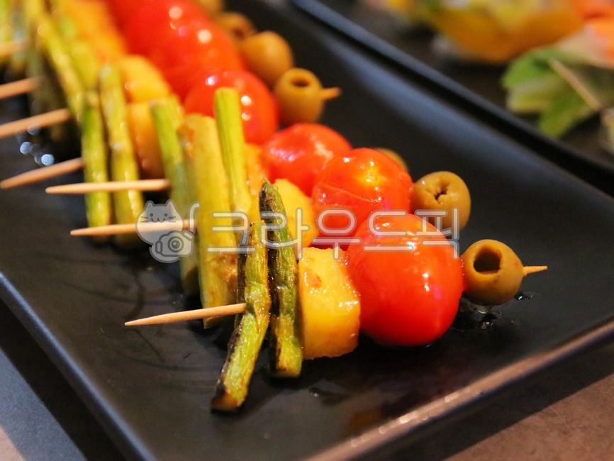 레스토랑,핑거푸드,파티,음식,요리,올리브,토마토,파인애플,아스파라거스,야채구이,양식,데코레이션,음식,식재료,요리,food,cook,meal,dishes,food reserves