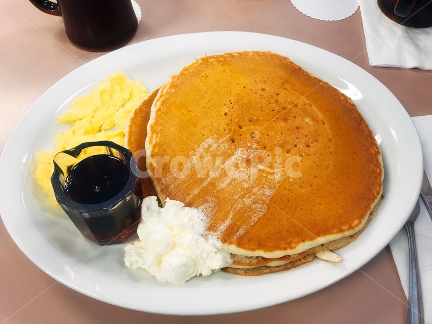 팬케이크,핫케이크,브런치,화이트버터,메이플시럽,스크램블에그,scrambledeggs,brunch,whitebutter,maplesyrup,pancake,미국레스토랑