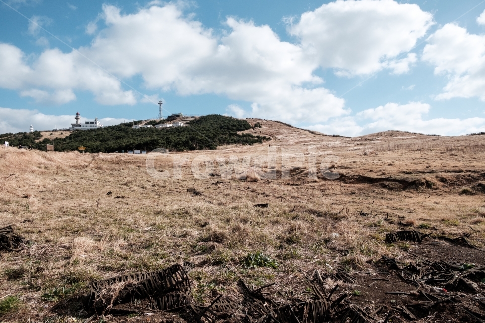 풍경,자연,제주도,제주,섬,오름,산,여행,감성,계절,테마,자연,풍경,nature,landscape,한국자연풍경,한국자연경관,korea nature landscape,제주도,jeju,jeju island,ground,바닥,outdoors,옥외,grassland,목초지,field,들