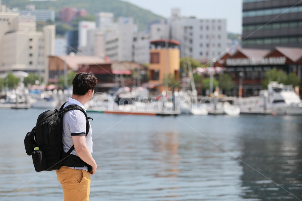 여행,남자,바다,항구,감성사진,배낭,사람,인물,인간,human,person,남성,남자,man,male,여행,휴가,traveling,vacation,trip