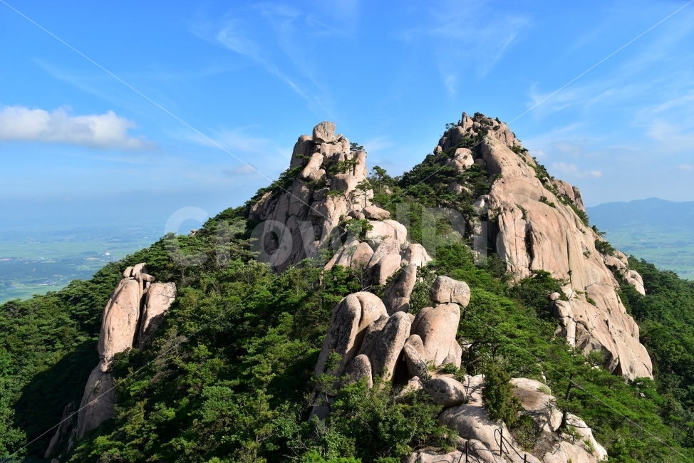 blue sky,A national park,rock peak,mountain range,Picturesque scenery,Wolchulsan Mountain,Cheonhwangbong Peak,sight,Amazing rock scenery,strangely shaped rocks,Yeongam,Sanseongdae Course