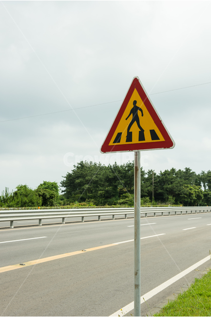 표지판,횡단보도,도로,경고,알림,제주도,한국,sign,crossing,road,도보,차도,주의,교통,교통수단,traffic,transportation