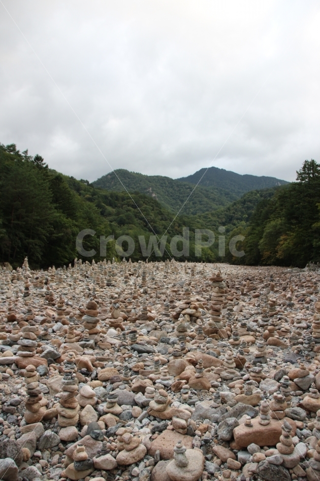 돌탑,백담사,개울가,자갈밭,계곡,소망,자연,풍경,nature,landscape,종교,신앙,religion,belief,faith,rubble,파편,dirt road,흙길,road,도로,gravel,자갈