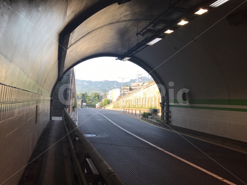 터널,도로,풍경,도시,계단,평화로움,교통,교통수단,traffic,transportation