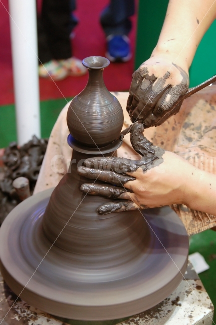 artist,craftsman,soil,ceramic crafts,potters wheel,clay,traditional crafts,potters wheel forming,skill,potter,make,hand,profession,ceramics,making,art,work,bending,crafts,pottery,person,mud