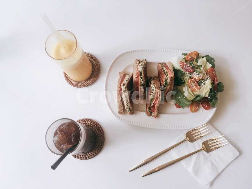 브런치,디저트,음식,dishes,커피,음료,카페,샌드위치,아침식사,meal,커피,카페,coffee,cafe,연출,컨셉,콘셉,direction,concept