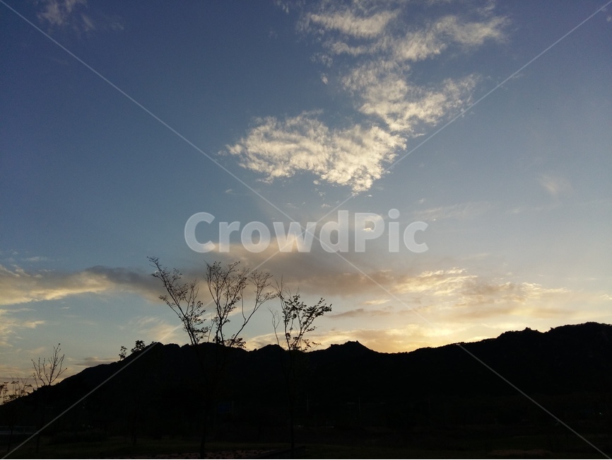 구름,낮,파랑하늘,봄,햇빛,자연,풍경,nature,landscape,실루엣,그림자,silhouette,shadow,outdoors,옥외,sky,하늘