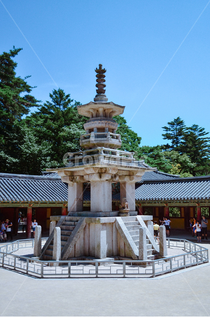 다보탑,경주,불국사,한국전통,석탑,종교,신앙,건축물,불교,koreanculture,statue,절,사찰,religion,structure,한국전통,한국문화,korean traditional,korean culture,조각상,동상,석상,조형물,statue,bronze statue,stone statue,사람들,대중,군중,other people,crowd,종교,신앙,religion,belief,faith