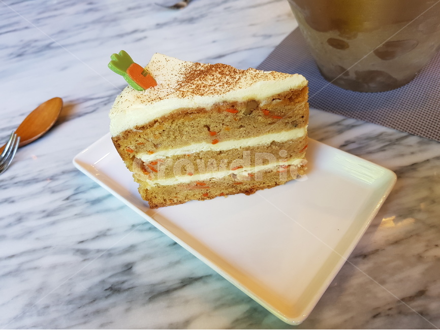 케이크,당근,당근케이크,디저트,조각케이크,간식,음식,빵,테이블,Dessert,plate,sliceofcake,food,음식,식재료,요리,food,cook,meal,dishes,food reserves,디저트,간식,후식,dessert,snack