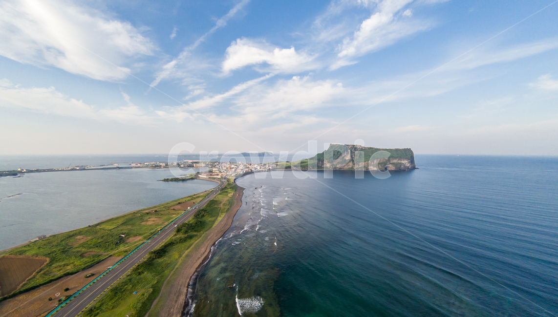 성산일출봉,제주도,풍경,바다,자연,자연,풍경,nature,landscape,한국자연풍경,한국자연경관,korea nature landscape,제주도,jeju,jeju island,land,땅,outdoors,옥외,water,물,sea,ocean,대양,shoreline,해안선,coast,연안
