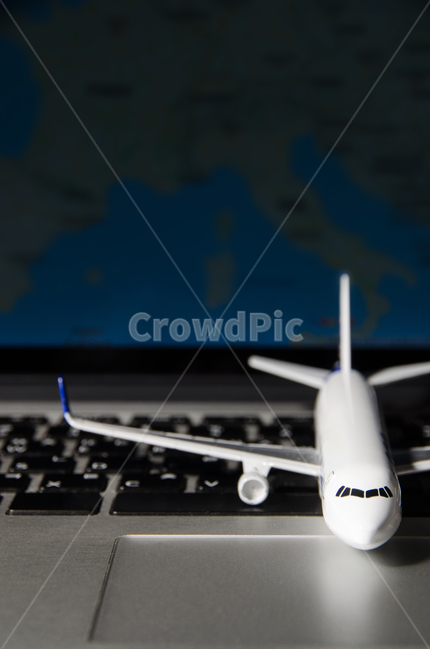 노트북,비행기,지도,비즈니스,여행,컴퓨터,항공권,항공사,예약,항공권예약,인터넷,티켓예약,키보드,모델비행기,모니터,네트워크,비행기표,교통