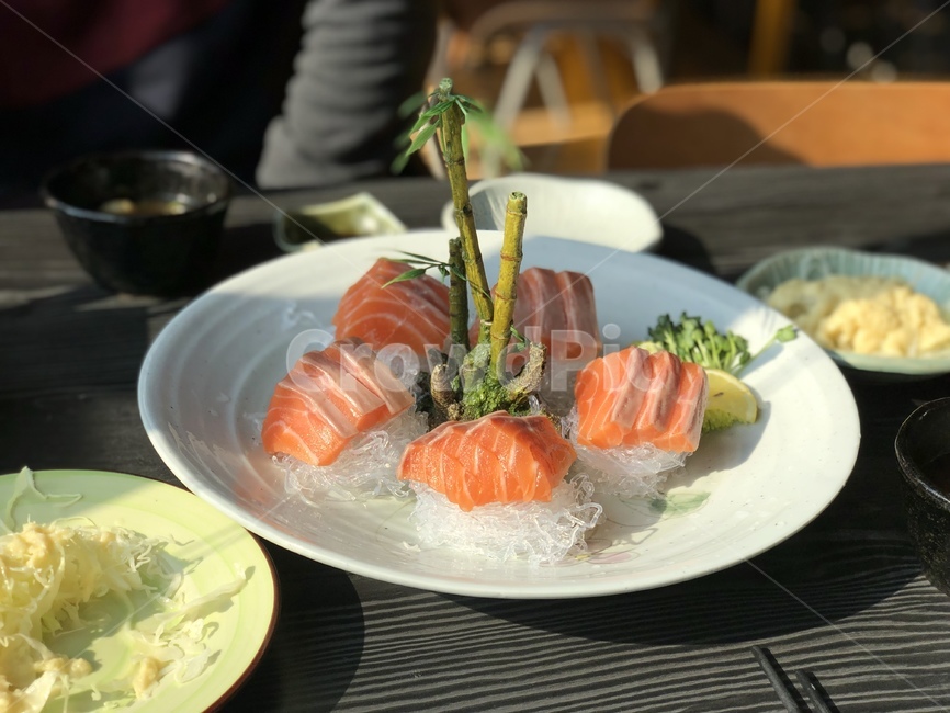 연어회,연어,회,사시미,일식,음식,식재료,요리,food,cook,meal,dishes,food reserves,수산물,해산물,fishery products,seafood
