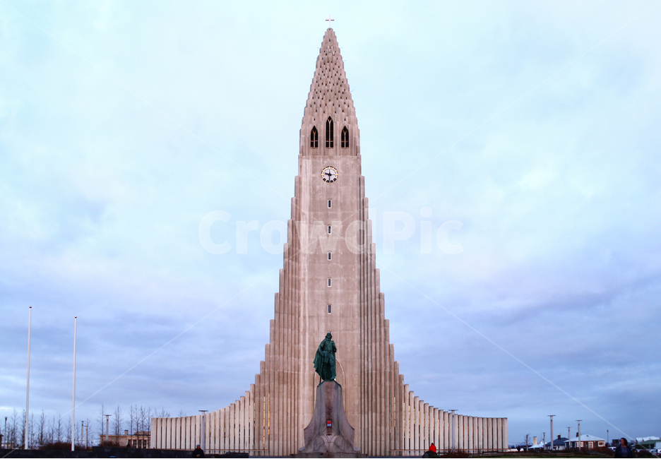 아이슬란드,할그림스키르캬,성당,레이캬비크,레이캬빅,hallgrimskirkja,reykjavik,교회,루터교,유럽,대표,수도,여행지,관광지,관광명소,종교,종교시설,전망대,높은,건축물,건물,독특한,특이한,유명한,하늘,타워,시계탑,시계,동상,기독교,랜드마크,랜드마크,landmark,tourist attraction,해외,외국,세계,foreign,oversea,world,세계랜드마크,해외랜드마크,외국랜드마크,world landmark,world tourist attraction,조각상,동상,석상,조형물,statue,bronze statue,stone statue,종교,신앙,religion,belief,faith,건축물,건물외관,exterior,building,structure,architecture,construction,monument,기념물,tower,탑