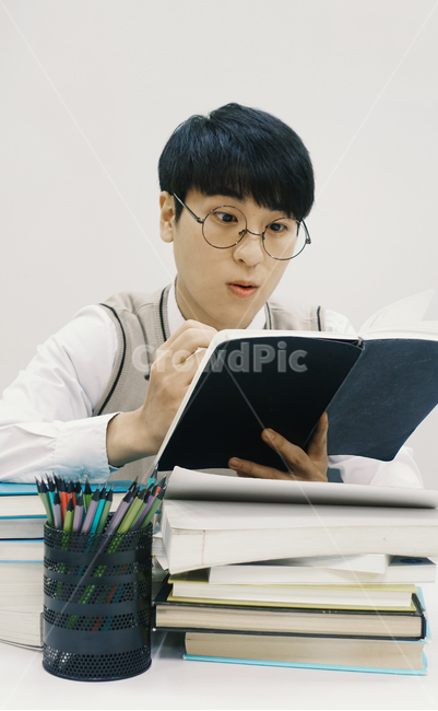 수능,교육,학생,교복,시험,강의,수업,고등학생,고3,남고생,남자고등학생,남고,수능시험,기말고사,중간고사,모의고사,exam,quiz,test,공부,남자,남학생,학업,진로,사람,인물,인간,human,person,얼굴표정,facial expression,face,남성,남자,man,male,감정표현,기분,feeling,emotion,교육,학교,공부,education,learning,study,school