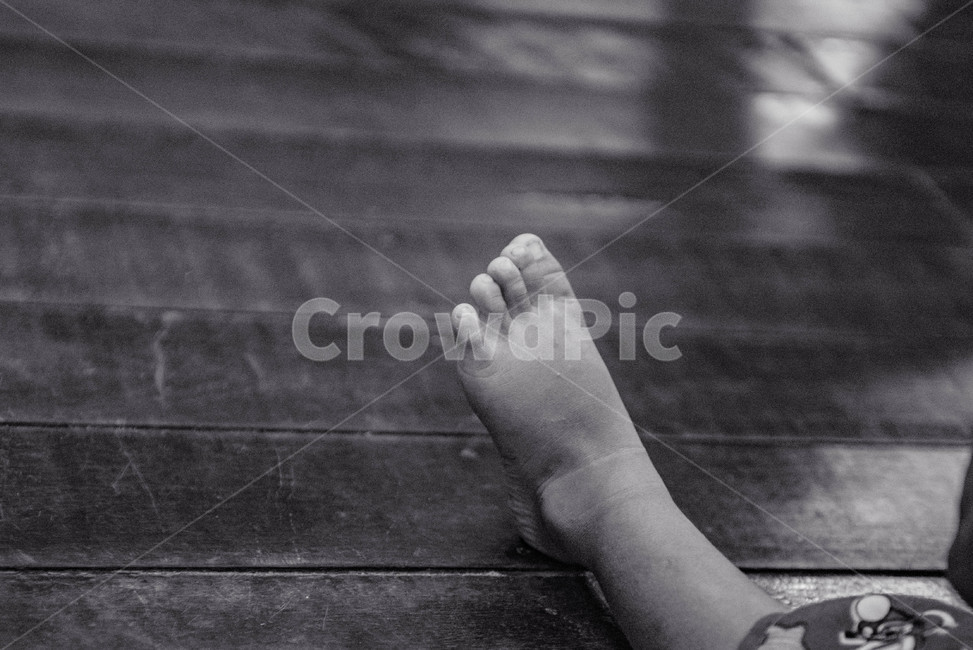 어린이,child,kids,발,foot,흑백