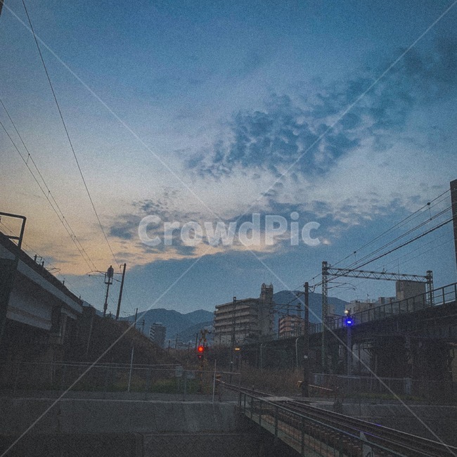 황혼,노을,풍경,초승달,감성,고요함,밤하늘,철도,기차,철로,도시,풍경,city,landscape,감성,sensible,feeling