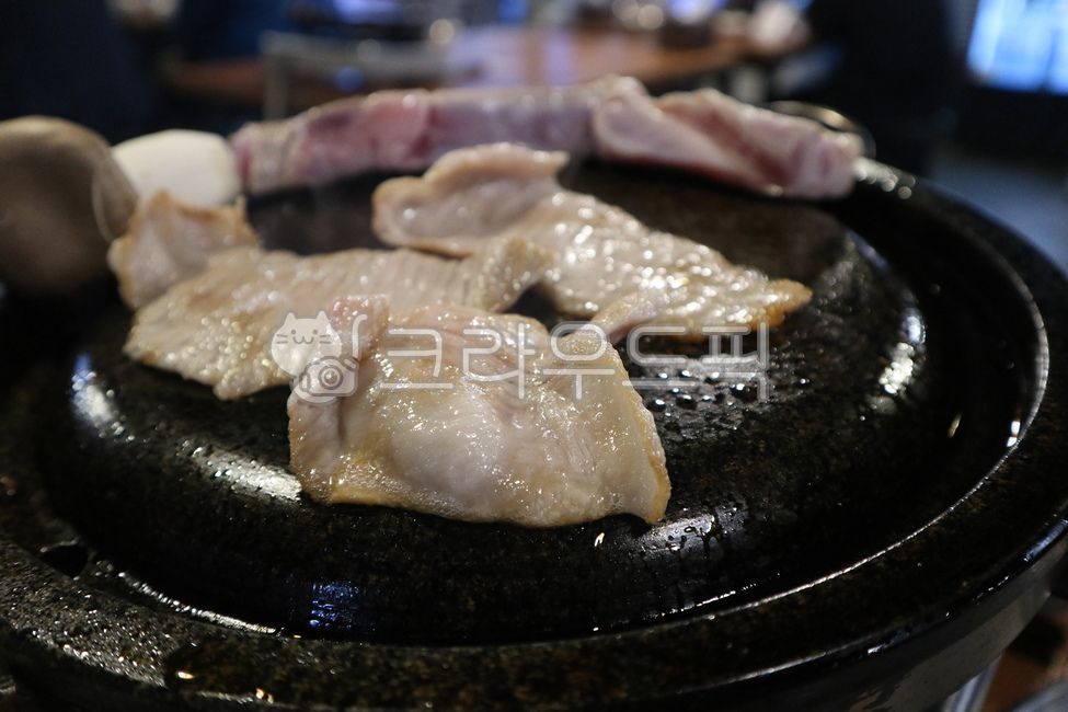 항정살,돌판,돌판항정살,생항정살,돼지고기,특수부위,돼지고기특수부위,고깃집돌판,항정살구이,요리,식사,고깃집