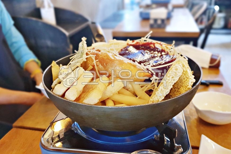 떡볶이,즉석떡볶이,김말이,라면사리,오뎅,야채,어묵,요리,조리,meal,식사,food,음식,dish,한국음식