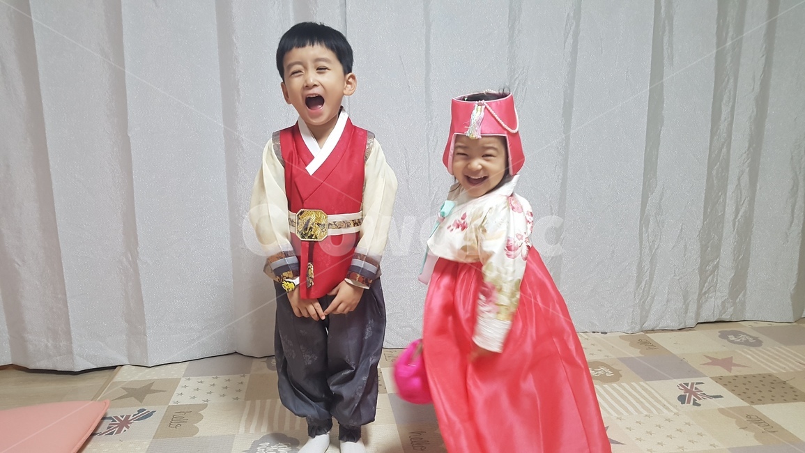 사람,한복,의류,남매,명절,아동,한국전통,한국문화,korean traditional,korean culture,한복,한국전통의상,hanbok,korean traditional clothes,사람,인물,인간,human,person,어린이,어린아이,child,children,kid