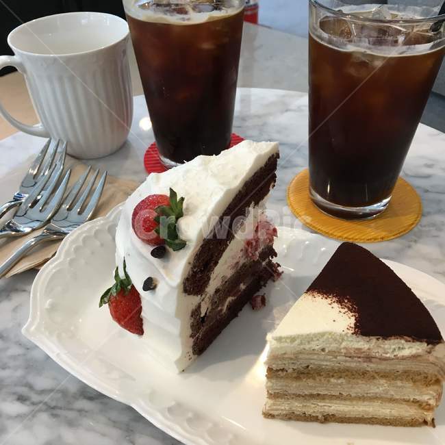 커피,카페,빵,케이크,아메리카노,디저트,coffee,americano,cafe,딸기케이크,딸기,음식,식재료,요리,food,cook,meal,dishes,food reserves,디저트,간식,후식,dessert,snack,커피,카페,coffee,cafe
