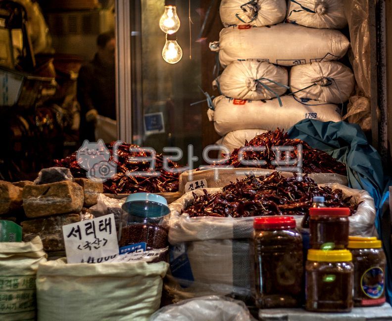 시장,고추,가게,상점,고추가루,전구,전등,조명