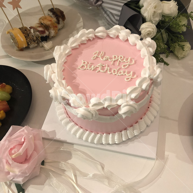 생일,브라이더샤워,파티,파티음식,샴페인,생일파티,풍선,파티룸,케이크,기념일,축하,anniversary,congratulation,celebrate,celebration,음식,식재료,요리,food,cook,meal,dishes,food reserves,빵,bread,디저트,간식,후식,dessert,snack