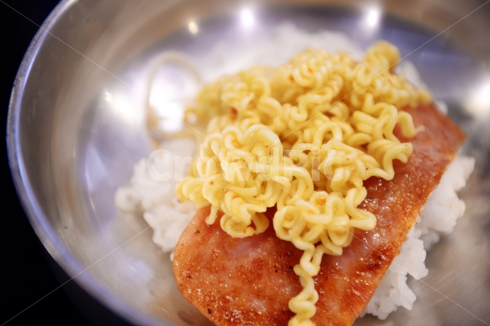 부대찌개,밥,부대찌게,음식,우동,버섯,라면,햄,소시지,쏘세지,콩나물,파,떡,스팸,식당,음식점,식사,메뉴,찌개,식재료,요리,한식,한국음식,한국요리,mushroom,ham,sausage,SPAM,food,cook,meal,dishes,koreanfood,koreandishes,음식,식재료,요리,food,cook,meal,dishes,food reserves,한식,한국음식,한국요리,korean food,korean dishes,korean meal,korean cook
