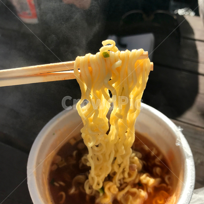 컵라면,라면,국물,면발,인스턴트음식,사발면,젓가락,음식