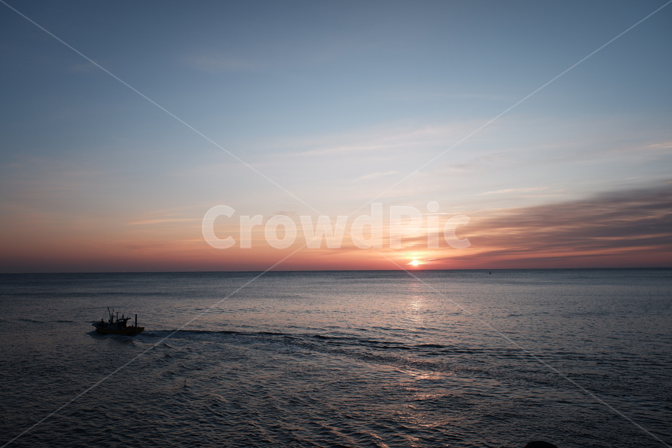 새해,바다,아침,새벽,newyear,nature,자연,outdoors,옥외,dawn,아침해,붉은하늘,redsky,sunrise,일출,boat,보트,vehicle