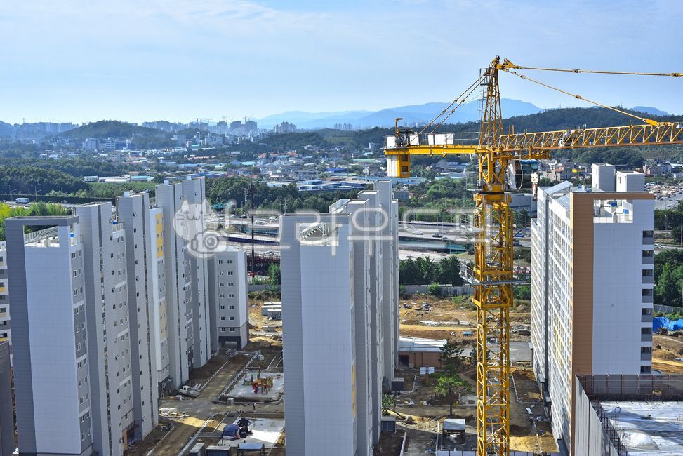 housing complex,iron frame,city,Foundation construction,industry,vehicle,construction crane,Earth,constructioncrane,Development,fat,construction,tower crane,big city,redevelopment,crane,nature,work,construction site,construction industry,Apartment constru