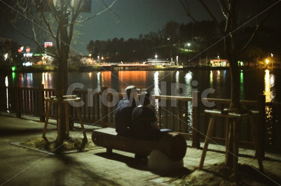 전주,덕진공원,부부,필름사진,필름카메라,도시,풍경,city,landscape,야경,밤,nightscape,night,사람,인물,인간,human,person,연인,커플,사랑,lover,couple,가족,패밀리,family,감성,sensible,feeling,furniture,가구