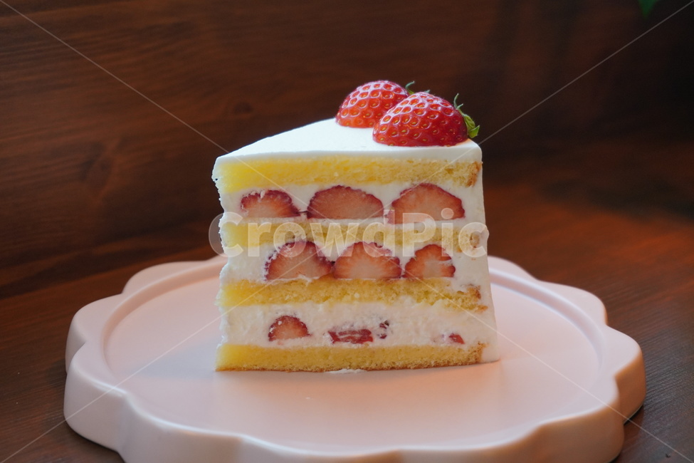 음식,케이크,food,bakery,cake,딸기,strawberry,카페,cafe,딸기케이크,조각케익,조각케이크,음식,식재료,요리,food,cook,meal,dishes,food reserves,디저트,간식,후식,dessert,snack