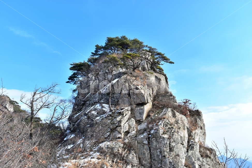 계룡산,국립공원,겨울,풍경,설경,산행,Korea,Nationa,Park,눈풍경,눈,자연,스포츠,등산,nature,snow,느낌,아름다운,신비로운,경이로운,다큐,필,힐링,명산landscape,winter,season,자연성릉,암릉,능선,비경,겨울,계절,winter,season,자연,풍경,nature,landscape,한국자연풍경,한국자연경관,korea nature landscape,cliff,낭떠러지,outdoors,옥외