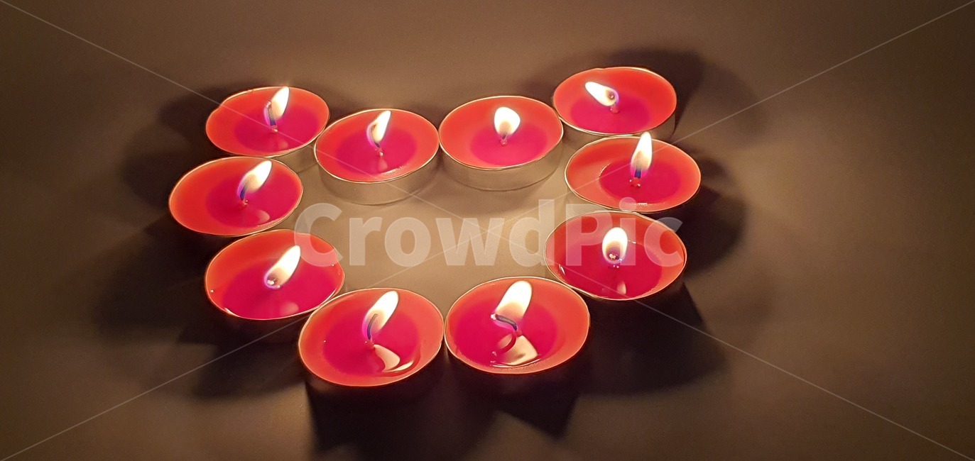 양초,초,불,불빛,어두움,불꽃,candle,flame,background,decoration,fire,christmas,dark,night,celebration,holiday,candlelight,light,yellow,glowing,bright,wax,xmas,religion,glow,church,burn,peace,burning,symbol,romance,black,design,festive,darkness,many