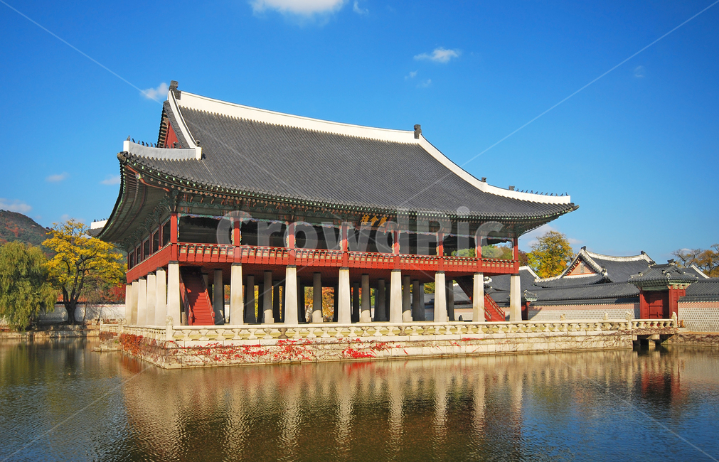 경복궁,경회루,누정,누각,고궁,궁,궁궐,하늘,연못,호수,명소,건축,전통,한국,한국전통,전통건축,전통건축물,건물,반영,자연,풍경,나무,구름,사적,역사,문화재,기와,지붕,물,물결,아름다운,배경,백그라운드,서울