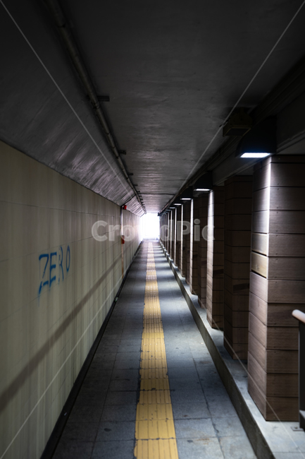복도,floor,바닥,flooring,지하도,빛,길,지하