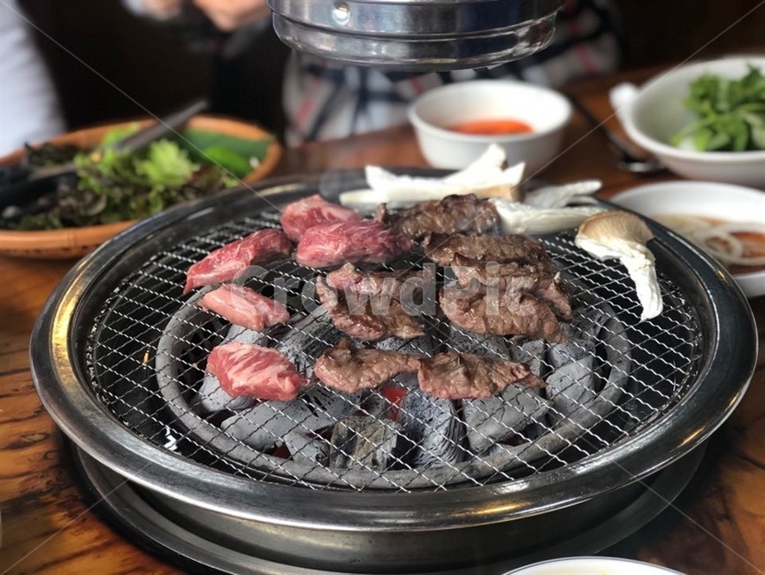 고기,소고기,육회,음식,육사시미,빨간,붉으스름한,맛있는,육고기,소,돼지,무순,가게,정육점,음식,식재료,요리,food,cook,meal,dishes,food reserves,육류,고기,meat