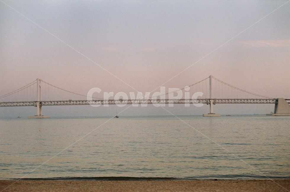 광안리해수욕장,광안리,바다,다리,부산,광안대교,busan,bridge,풍경,필름카메라,필름,아날로그,감성,film,felling,analogue,랜드마크,landmark,tourist attraction,한국랜드마크,한국관광지,한국명소,korea landmark,korea tourist attraction