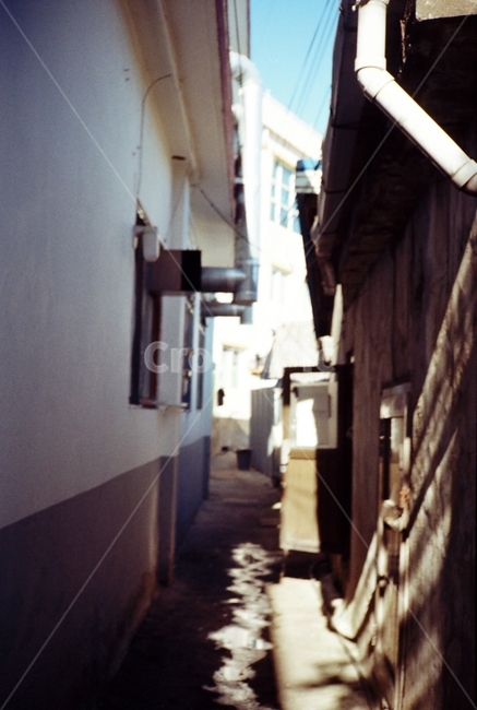 골목길,한국,옛날길,옛길,구불구불길,도시,풍경,city,landscape,한국도시풍경,한국도시경관,korea cityscape,골목길,alley,감성,sensible,feeling,빈티지사진,빈티지느낌,빈티지감성,vintage,street,거리,building,건물,town,road,도로,urban,어반,시티