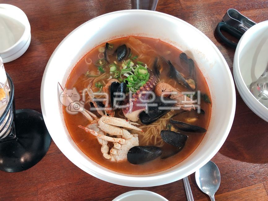 seafood,jeju island,Korean,mussel,bowl,meal,Seafood Ramen,korea,ramen,dish,Korean food,cooking,seafood ramen,crab,koreanfood,Noodle dish