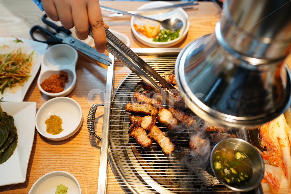 구이,고기,돼지고기,먹방,먹거리,식사,안주,술안주,한식,푸드,불판