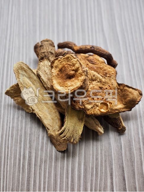 동양의학,한약재료,한약재,약재,식물,음식,배경,건강식품,감기,약,한약,감초,검정,한방약,한방,건조식품,의학,아시아문화,한국문화,감기치료제,orientalmedicine,chinesemedicineingredients,herbalmedicine,medicine,food,background,healthfood,cold,chinesemedicine,black,driedfood,asianculture,koreanculture,coldremedy