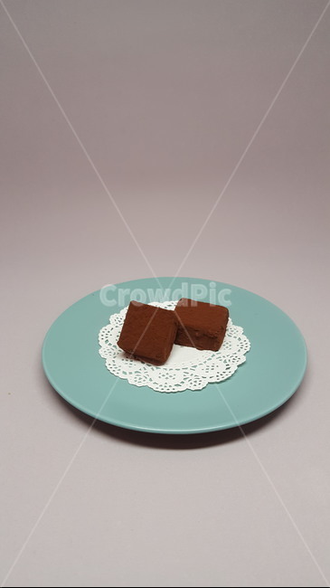 초코렛,파베초코릿,초코릿,파베초코렛,생초코릿,생초코렛,디저트,다크초코렛,회색,그레이,회색배경,카페,cafe,민트,민트접시,음식,식재료,요리,food,cook,meal,dishes,food reserves,디저트,간식,후식,dessert,snack