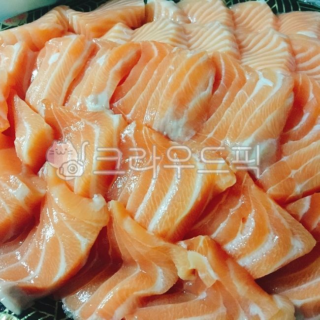 seafood,meal,Salmon slice,dish,salmon sashimi,salmon belly,Raw salmon,sashimi,food
